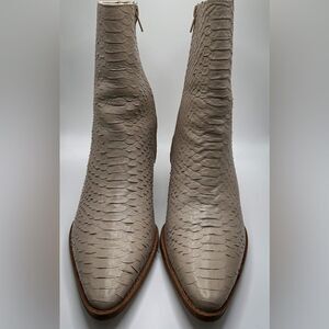 MATISSE - CATY ANKLE BOOT 8.5 - Ivory Snake